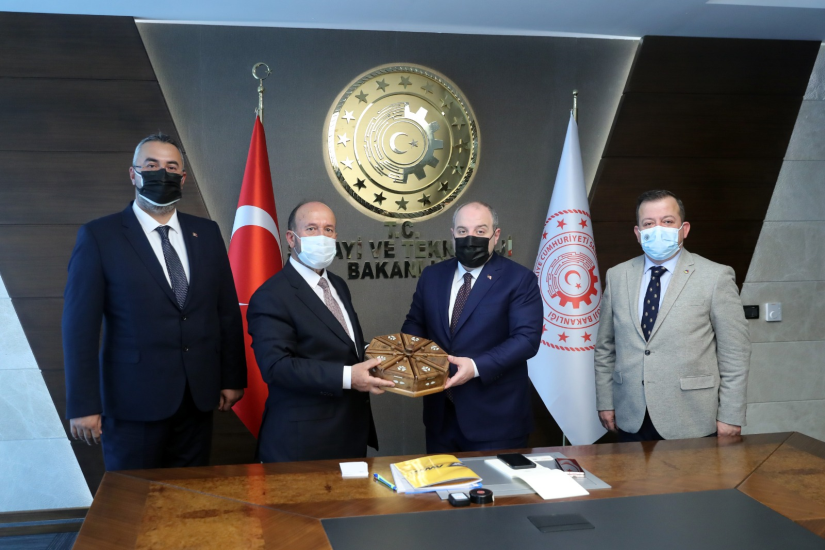 AWİM Otomotik Kaynaklı İnşaat Demir Makineleri Turizm San. Ve Tic. Ltd. Şti firması sahibi Kemal Hakan Özkakıncı ile birlikte Sanayi ve Teknoloji Bakanı Mustafa Varank’ı ziyaret etti.