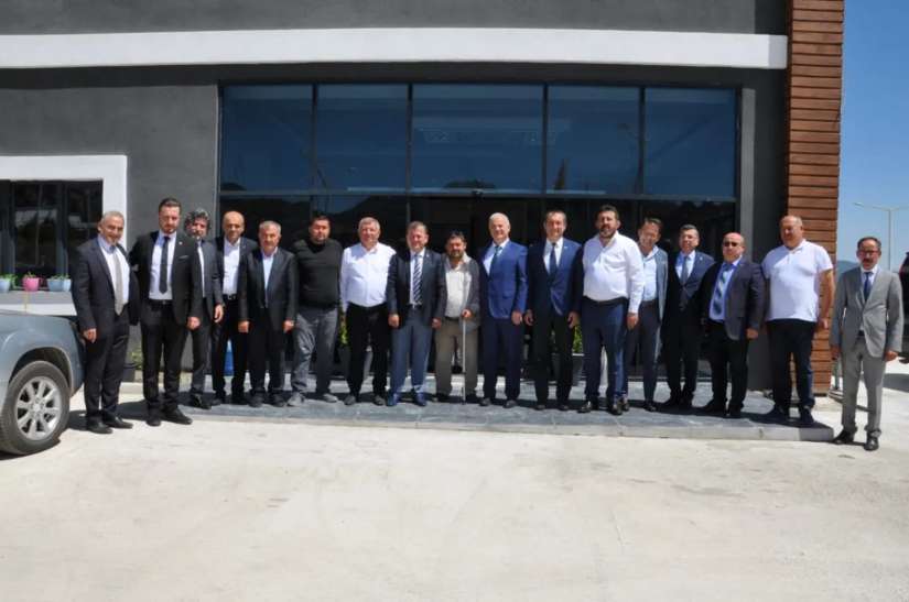 Yönetim Kurulu Başkanımız Çetin Başaranhıncal ve Yönetim Kurulu Üyelerimiz, Kavasoğlu Pirinç ve Nakliye sahipleri Mustafa Öksüz'ü, Arif Öksüz'ü ve Mehmet Öksüz'ü ziyaret ettiler.