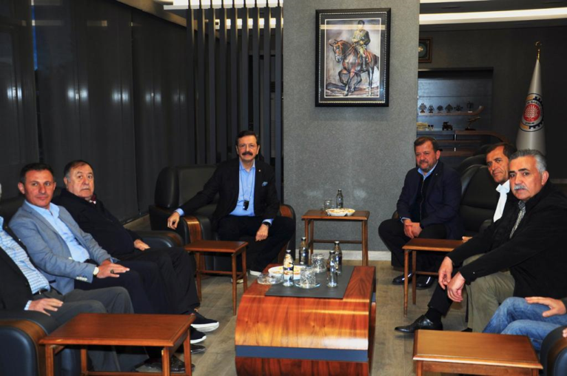Türkiye Odalar ve Borsalar Birliği (TOBB) Başkanı M. Rifat Hisarcıklıoğlu ve beraberindeki heyet, Yönetim Kurulu Başkanımız Çetin Başaranhıncal’a taziye ziyaretinde bulundular.