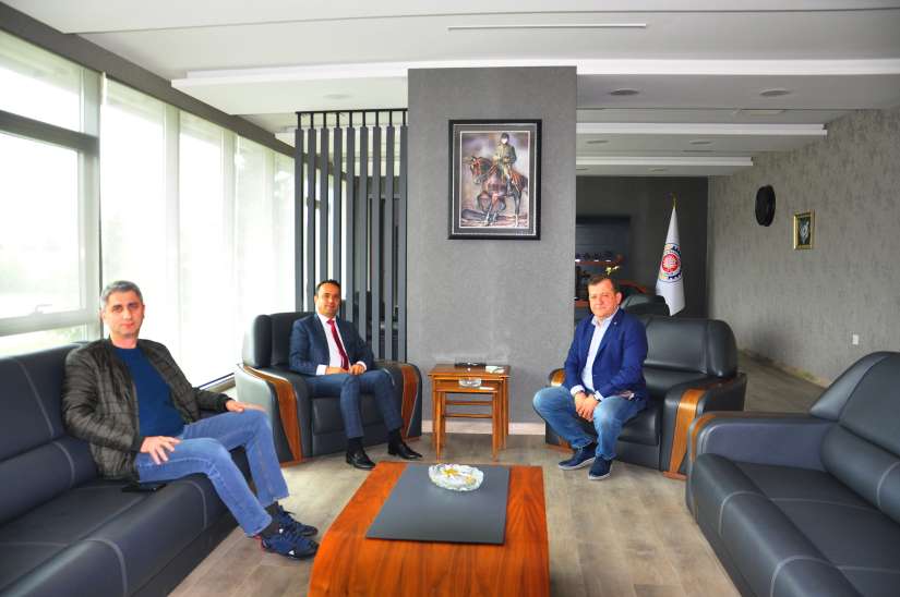 İş Bankası Çorum Şube Müdürlüğü görevine yeni atanan Mustafa Karadağ’a ve Portföy Yöneticisi Emin Kısaç’a, Yönetim Kurulu Başkanımız Çetin Başaranhıncal’a yapmış oldukları ziyaret için teşekkür ederiz.