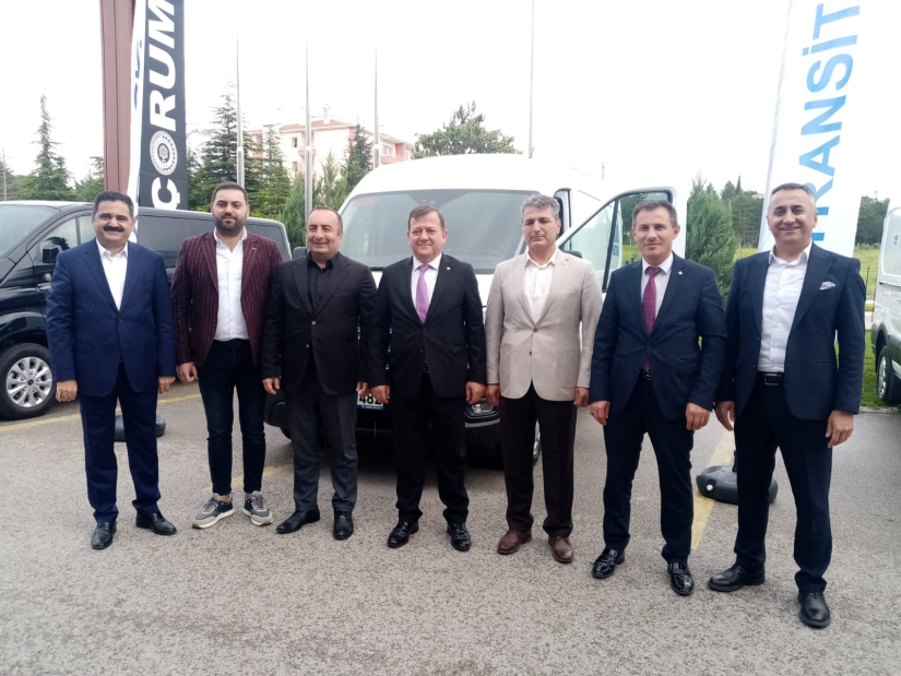 Odamız üyesi Evlüce Otomotiv ve Petrol İnş. firmasının bayiliğini yaptığı Ford markasının tamamen elektrikli hafif ticari aracı “ Ford E-Transit”in tanıtımı, Odamızda gerçekleştirildi. Programa, Yönetim Kurulu Başkanımız Çetin Başaranhıncal, Yönetim Kurulu üyelerimiz, Meclis ve Meslek Komitesi üyelerimiz katıldılar.