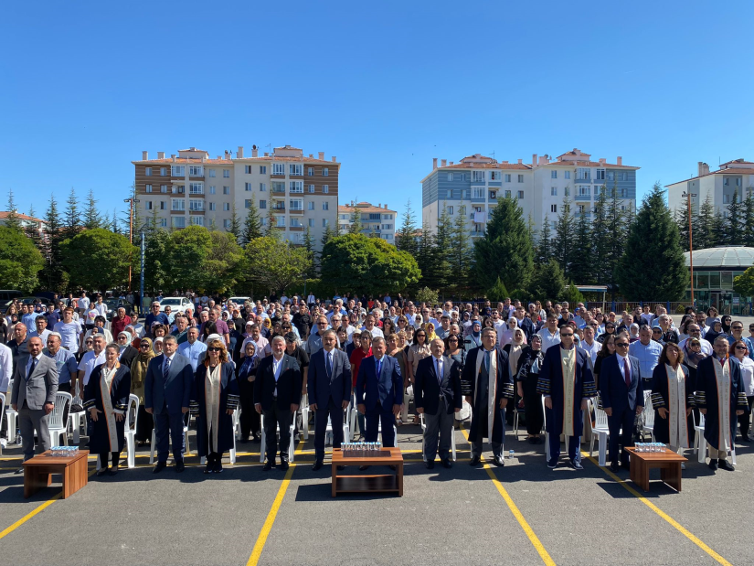 📍Hitit Üniversitesi Tıp Fakültesi öğrencileri Beyaz Önlük Giyme ve Öğrenci Yemin Töreni düzenlendi.