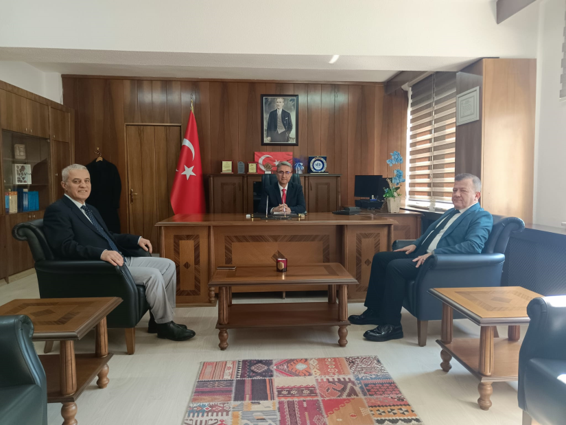 Yönetim Kurulu Başkanımız Sayın Çetin Başaranhıncal, Çorum Defterdar Vekili Sertan Köylü’ye iade-i ziyarette bulundu. Meclis Üyemiz Fikret Tepençelik de ziyarette yer aldı.