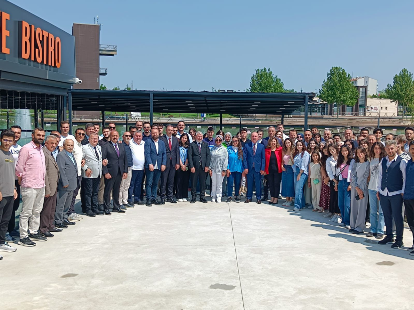 Yönetim Kurulu Başkanımız Çetin Başaranhıncal, Çorumlu Eğitimci ve Sanayici İş Adamları Dayanışma Derneği (ÇESİAD) tarafından düzenlenen geleneksel bayram kahvaltısı programına katıldı. Program, protokol üyelerinin, ÇESİAD Yönetim Kurulu Üyelerinin ve bursiyer öğrencilerin katılımı ile gerçekleşti.