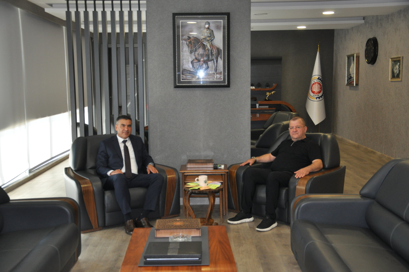 Halkbank Çorum Bölge Müdürü Alparslan Cengiz Şeker görev yeri değişikliği nedeniyle, Yönetim Kurulu Başkanımız Çetin Başaranhıncal’a veda ziyaretinde bulundu.