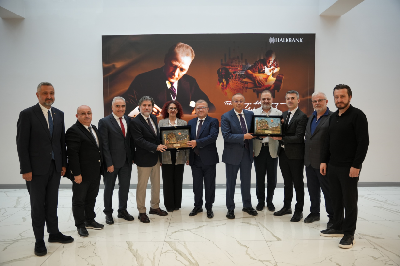 Yönetim Kurulu Üyelerimizden Başkanlarımıza Teşekkür Plaketi