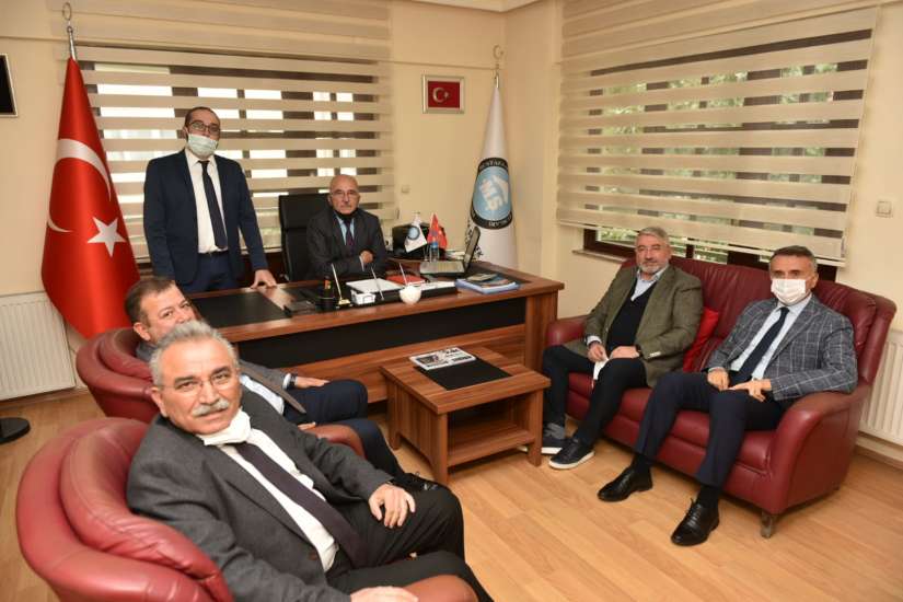 Yönetim Kurulu Başkanımız Çetin Başaranhıncal, Çorum Belediye Başkanı Dr. Halil İbrahim Aşgın ve Başkan Yardımcısı Lemzi Çöplü ile birlikte Özel Mustafa Şimşek Koleji Kurucusu Mustafa Şimşek'i ziyaret ettiler.