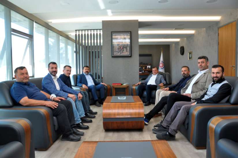 Osmancık İş Adamları Derneği (OSMİAD)'nin olagan kurulunda Yönetim Kurulu Başkanlığı' na yeniden seçilen Fatih Ergün'e ve beraberindeki Yönetim Kurulu Üyelerine ziyareti için teşekkür ederiz.