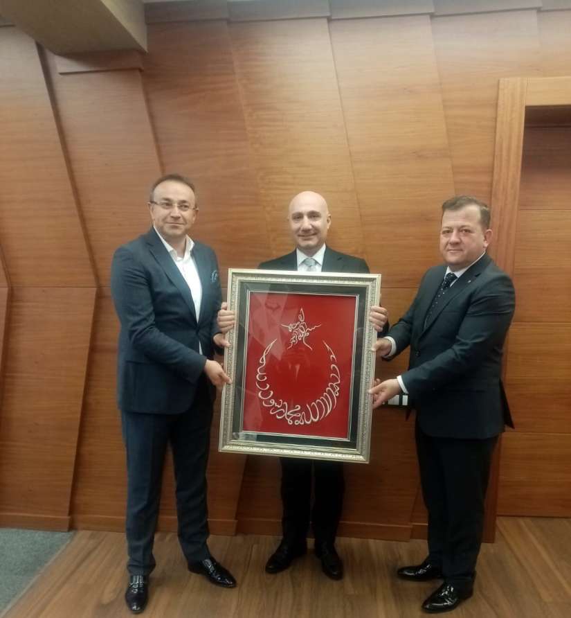 Halkbank Genel Müdürü Osman Arslan'ın, Meclis Başkanımız Erol Karadaş ve Yönetim Kurulu Başkanımız Çetin Başaranhıncal'a yapmış olduğu nezaket ziyareti için teşekkür ederiz.