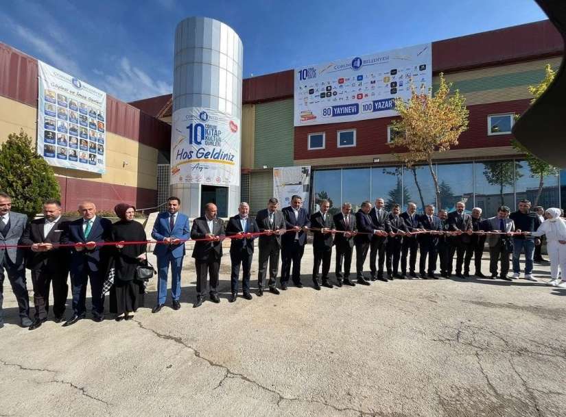 Meclis Başkanımız Erol Karadaş ve Yönetim Kurulu Üyelerimiz, Çorum Belediyesi'nin Odamız Fuar Kompleksi'nde gerçekleştirdiği 10. Çorum Kitap Kültür Günleri açılışına katıldılar.