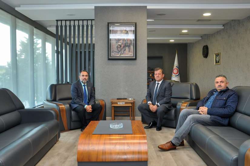 Türk Standartları Enstitüsü Çorum Ürün Bilgilendirme Müdürü Talha Temur ve İmran Güler, Yönetim Kurulu Başkanımız Çetin Başaranhıncal'a hayırlı olsun ziyaretinde bulundu.