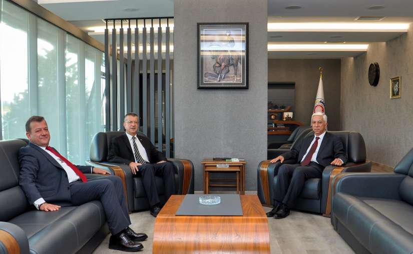 Çorum Vali Yardımcılarımız Tamer Orhan ve Erdoğan Kanyılmaz,Yönetim Kurulu Başkanımız Çetin Başaranhıncal'a hayırlı olsun ziyaretinde bulundular.