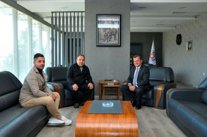 Öz Diyarbakır Sofrası işletme sahibi Jiyan Altın ve Burhan Balcı, Yönetim Kurulu Başkanımız Çetin Başaranhıncal'a hayırlı olsun ziyaretinde bulundular.