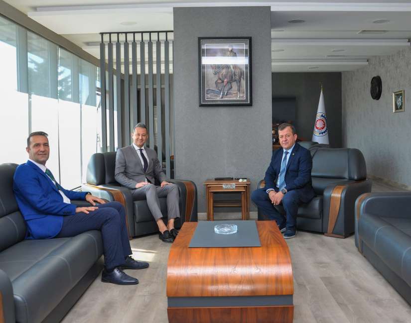 Özel Çorum Ada Koleji Kurucu Üyesi Elvan Duru ve Okul Müdürü Serkan Kırış, Yönetim Kurulu Başkanımız Çetin Başaranhıncal'a hayırlı olsun ziyaretinde bulundular.