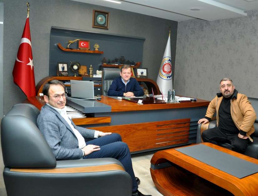 Kuaför Fikret Keskin, Yönetim Kurulu Başkanımız Çetin Başaranhıncal'ı ziyaret etti. Ziyarette Yönetim Kurulu Üyelerimiz Fatih Çiçek de yer aldı.